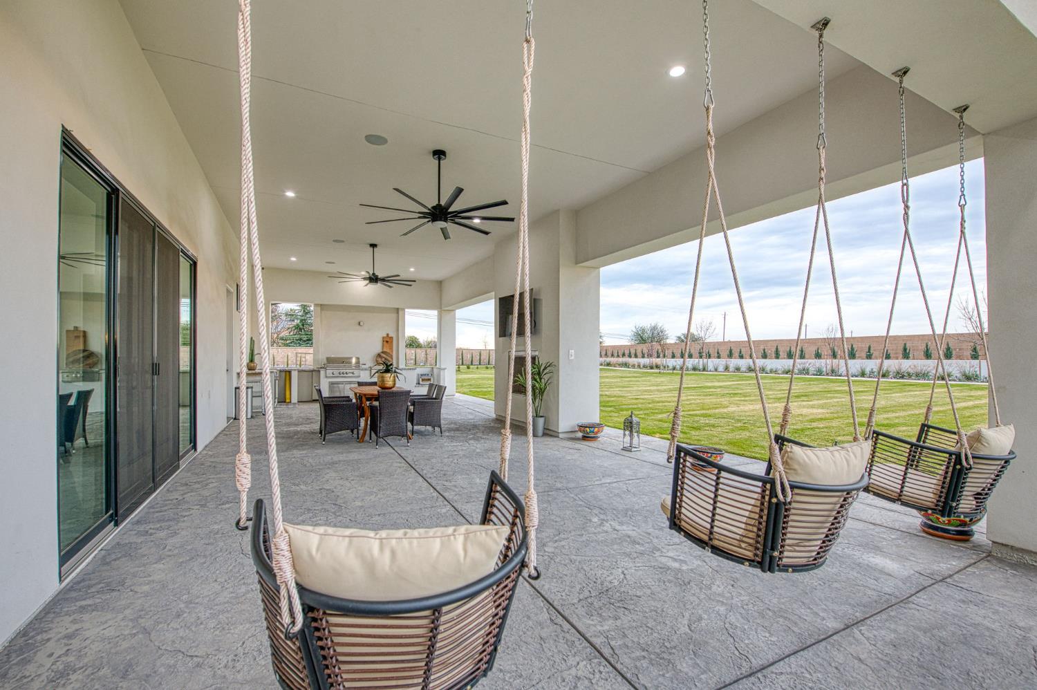 3729 E Queens Ct, Clovis, CA 93619