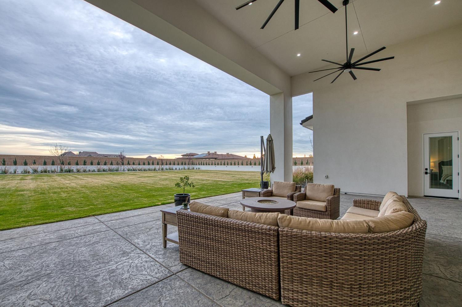 3729 E Queens Ct, Clovis, CA 93619