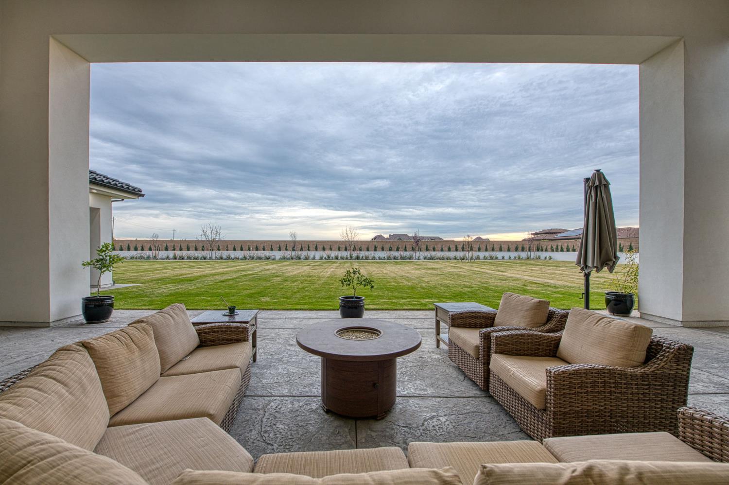 3729 E Queens Ct, Clovis, CA 93619