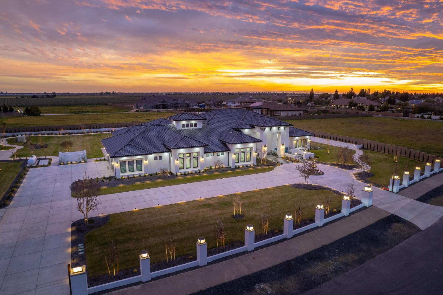 3729 E Queens Ct, Clovis, CA 93619