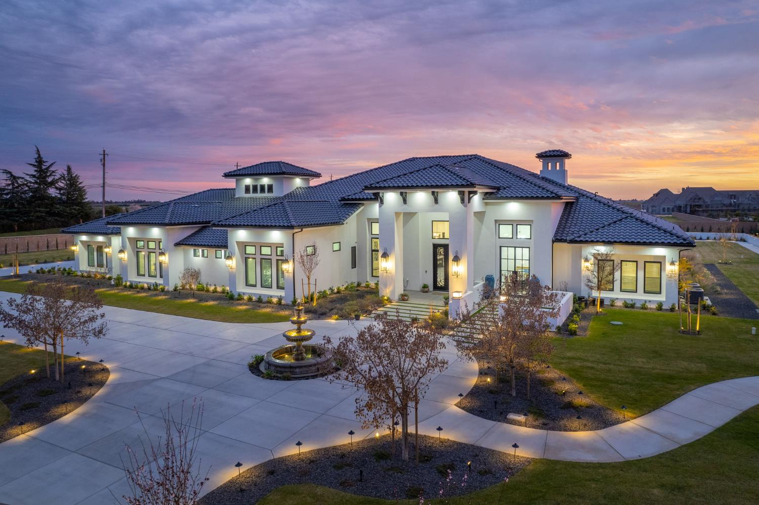 3729 E Queens Ct, Clovis, CA 93619