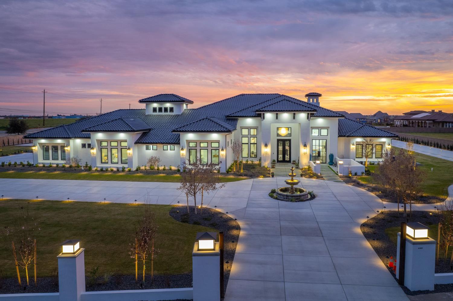 3729 E Queens Ct, Clovis, CA 93619