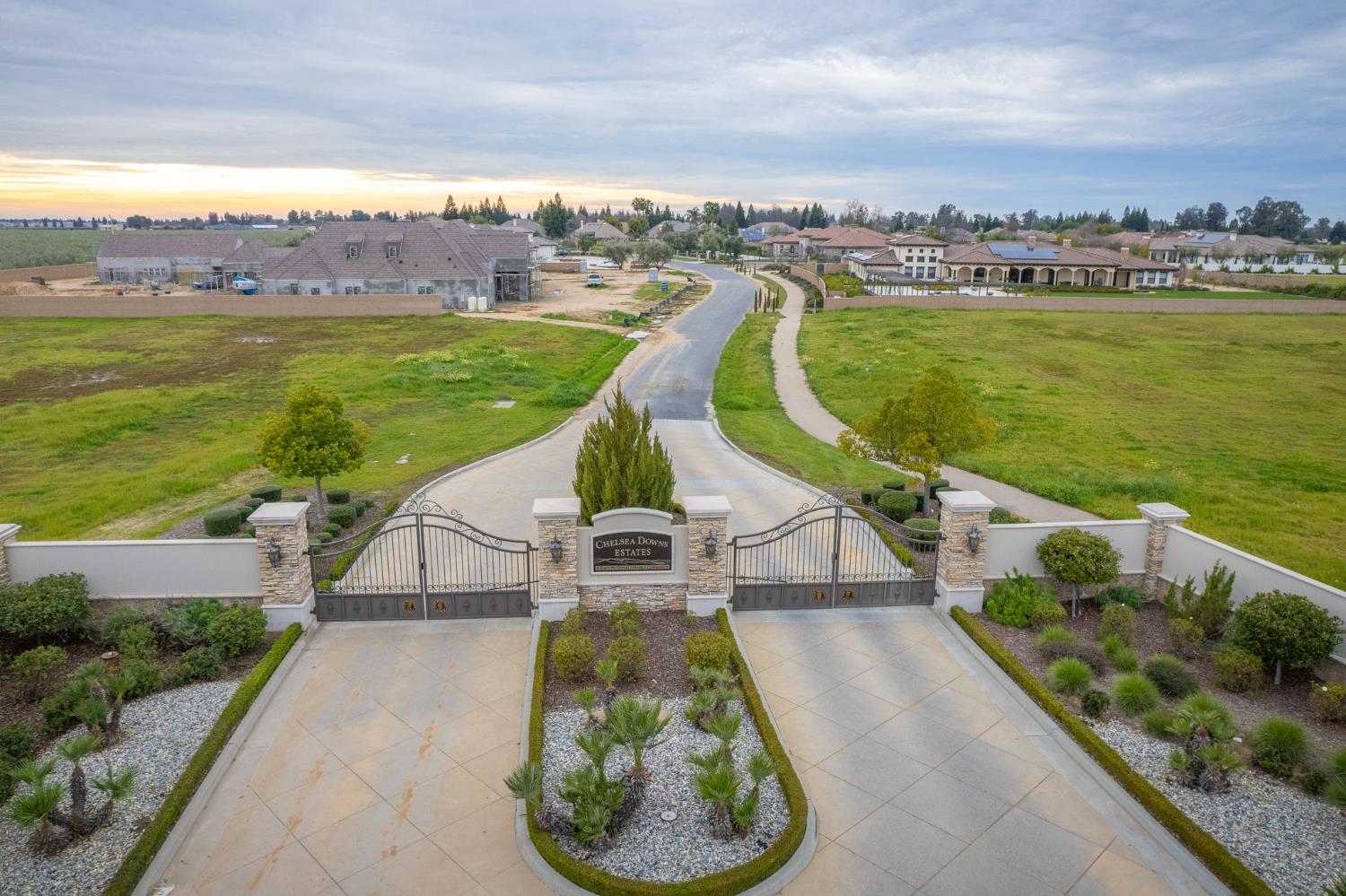 3729 E Queens Ct, Clovis, CA 93619