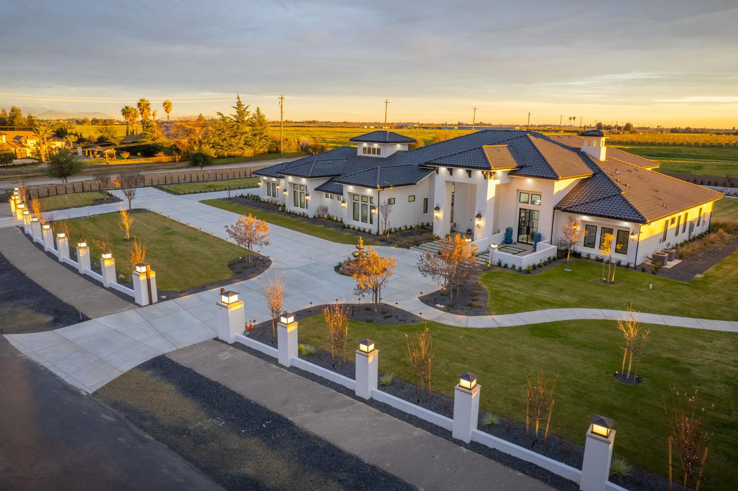 3729 E Queens Ct, Clovis, CA 93619