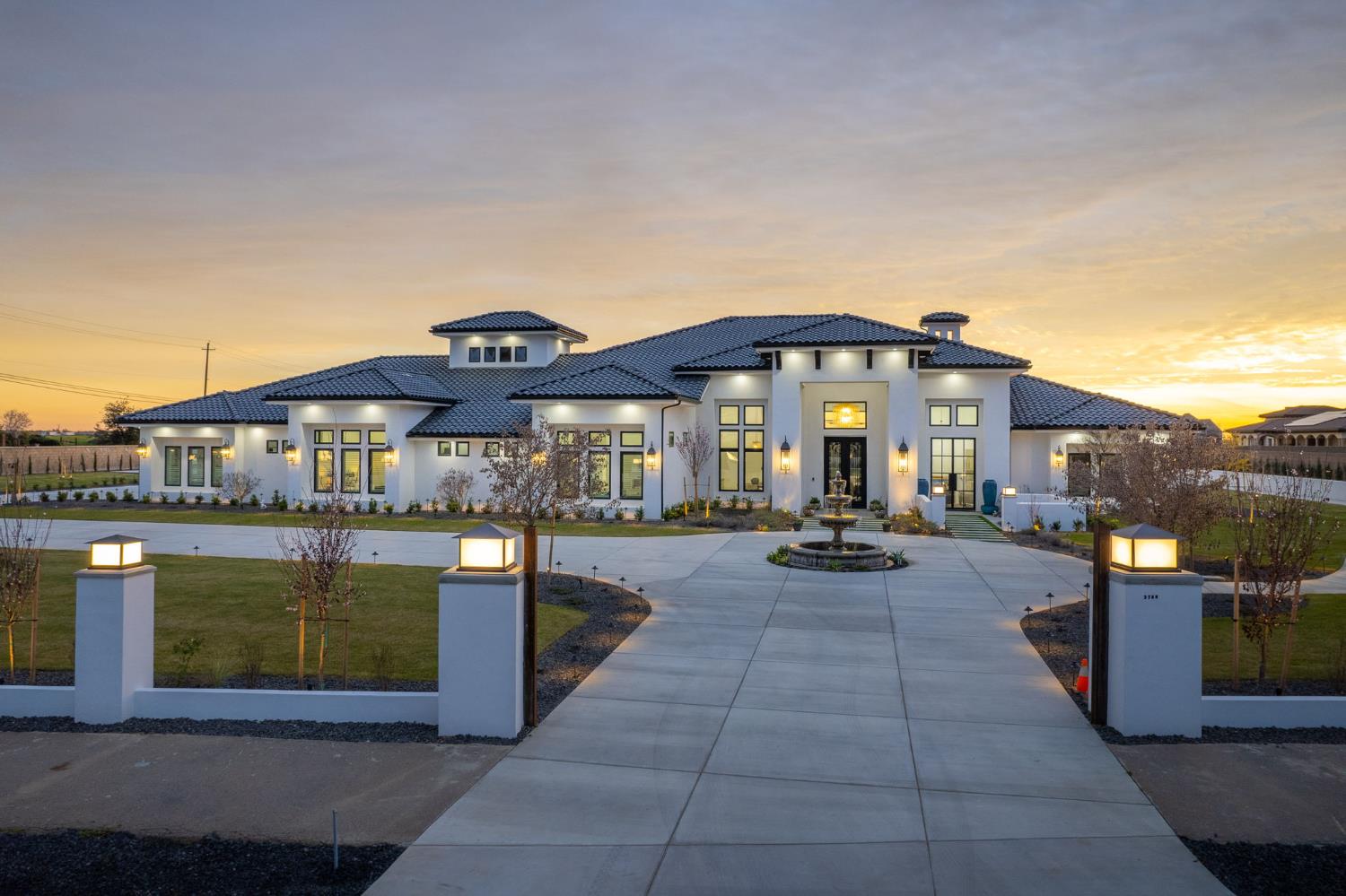 3729 E Queens Ct, Clovis, CA 93619