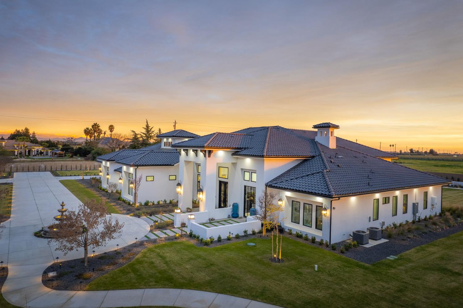 3729 E Queens Ct, Clovis, CA 93619