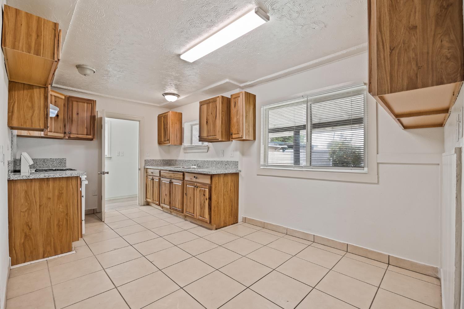 3864 E Lyell Ave, Fresno, CA 93702