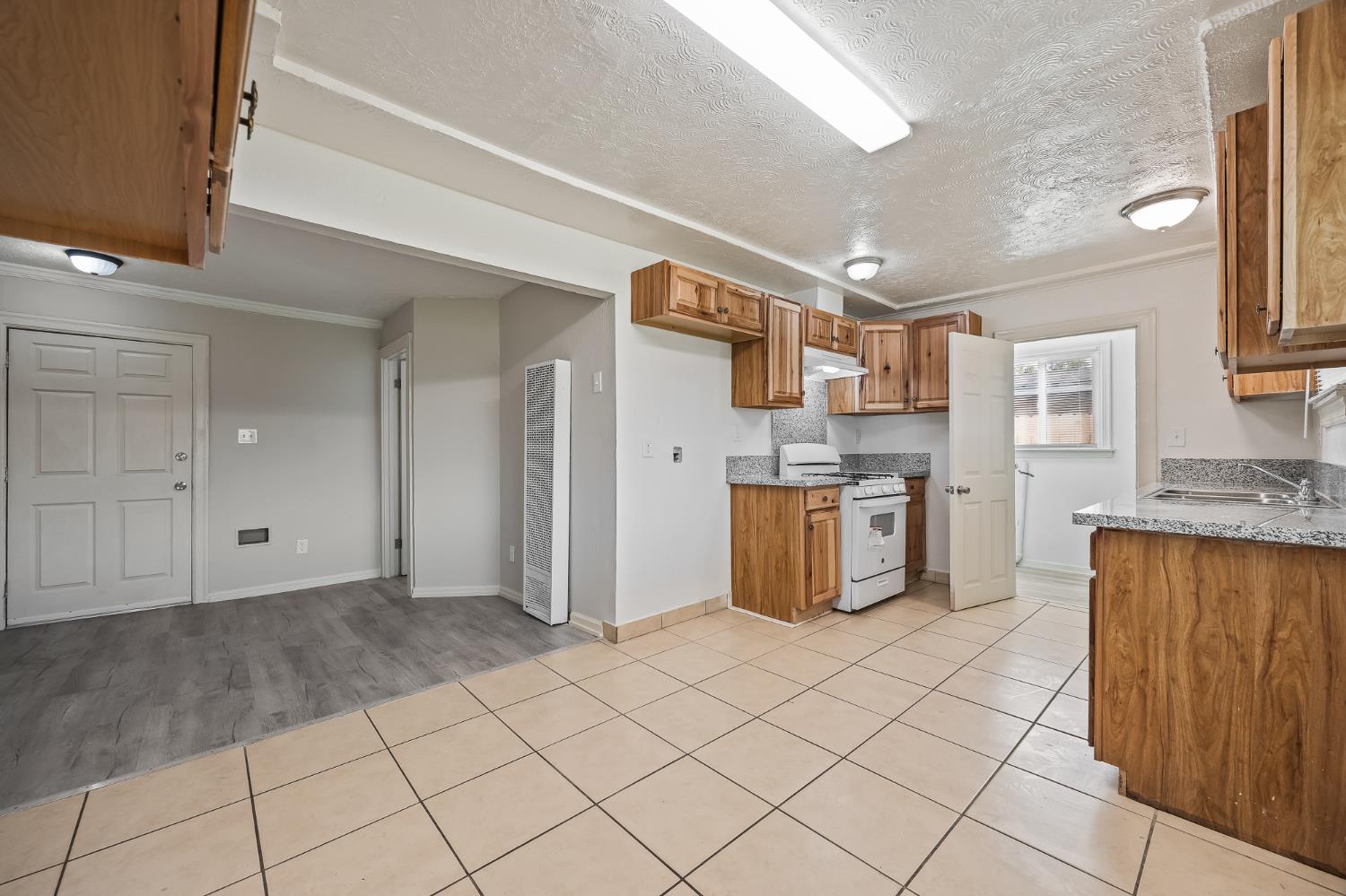 3864 E Lyell Ave, Fresno, CA 93702