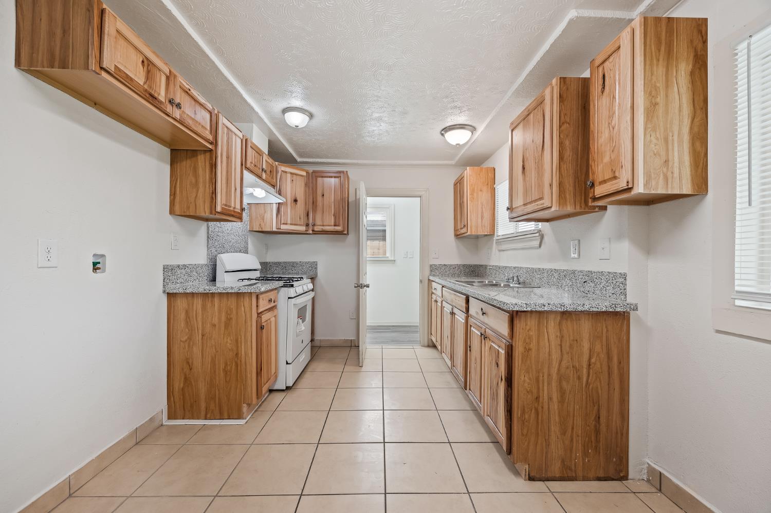 3864 E Lyell Ave, Fresno, CA 93702