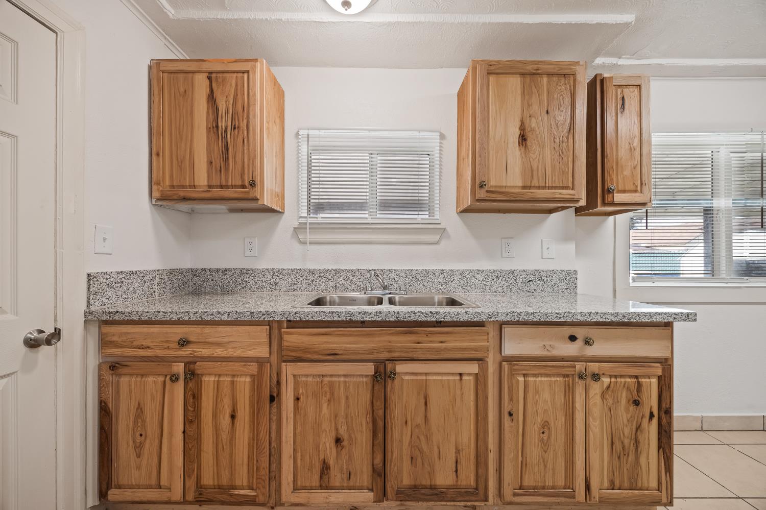 3864 E Lyell Ave, Fresno, CA 93702