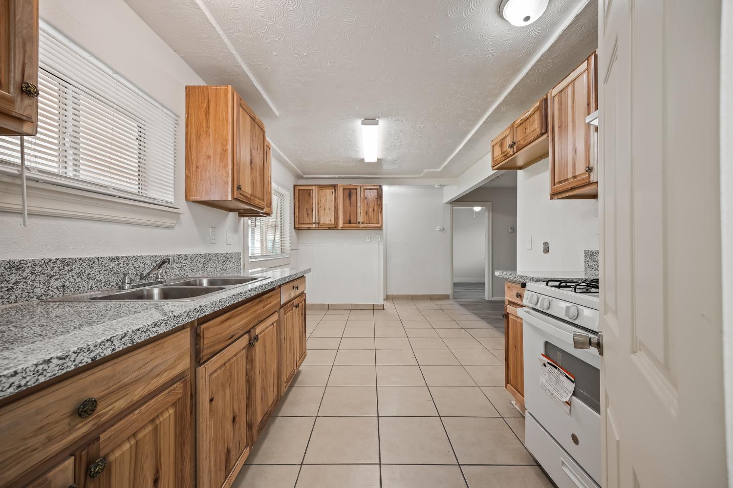 3864 E Lyell Ave, Fresno, CA 93702