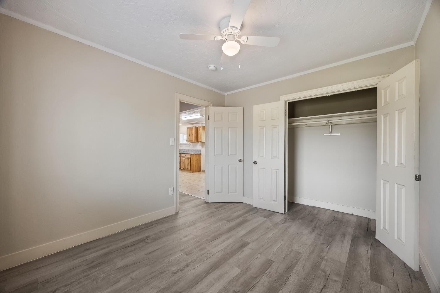 3864 E Lyell Ave, Fresno, CA 93702