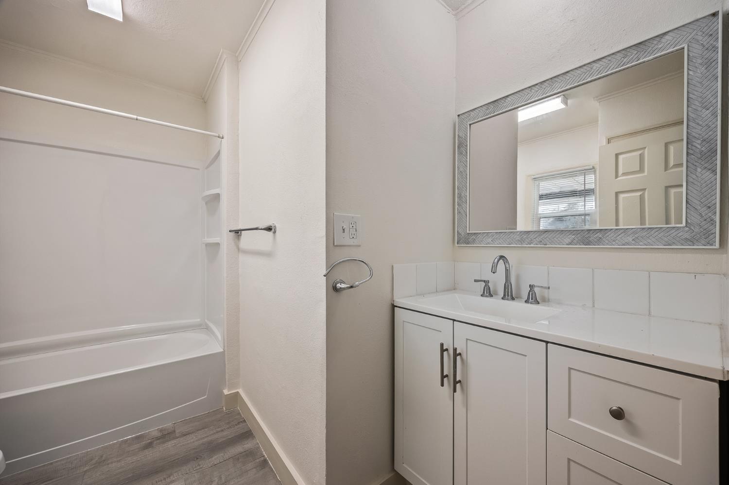 3864 E Lyell Ave, Fresno, CA 93702