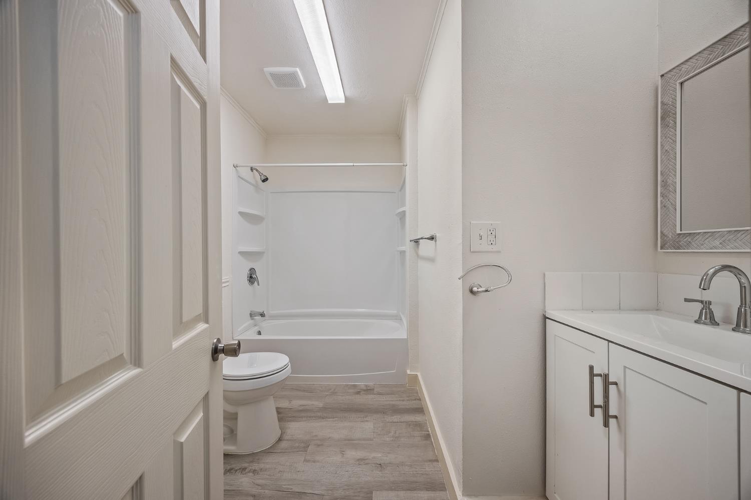 3864 E Lyell Ave, Fresno, CA 93702