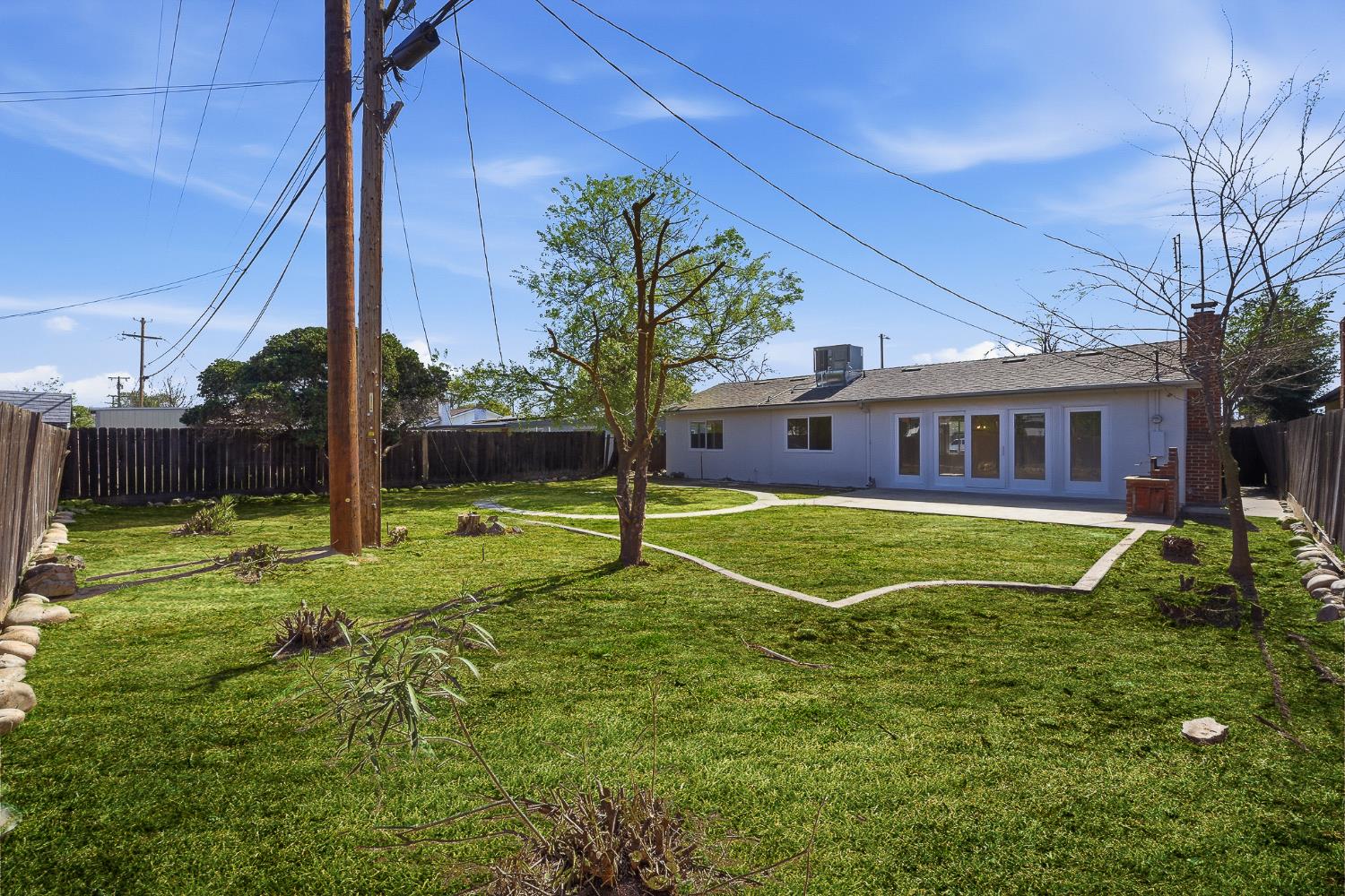 3915 E Holland Ave, Fresno, CA 93726