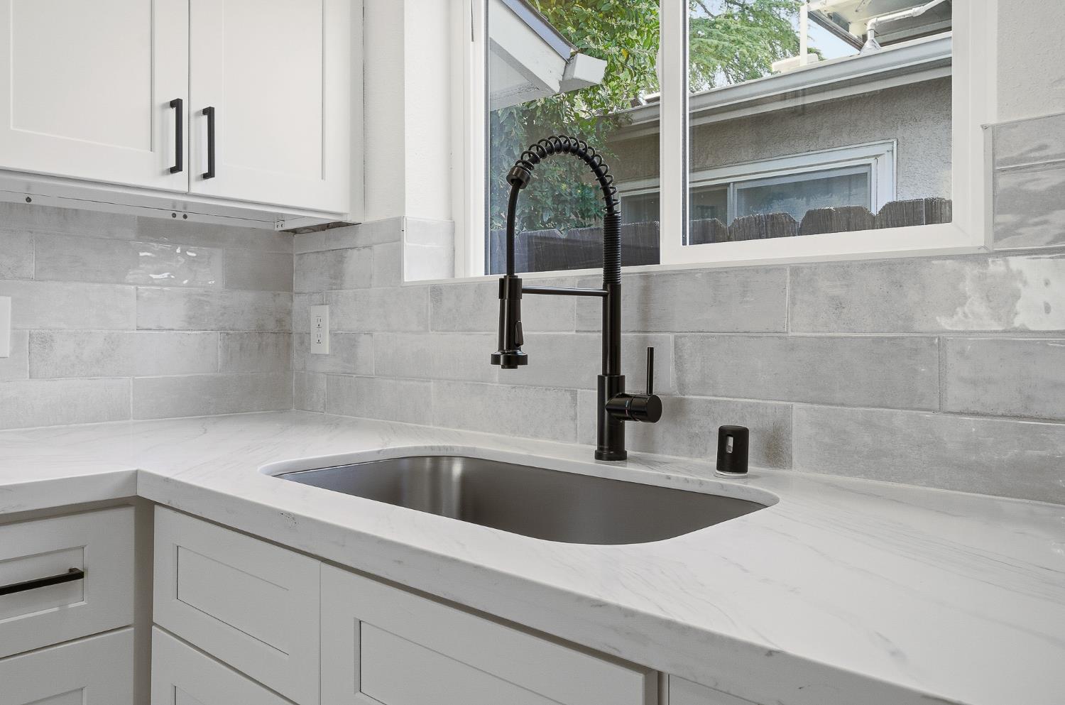 3915 E Holland Ave, Fresno, CA 93726