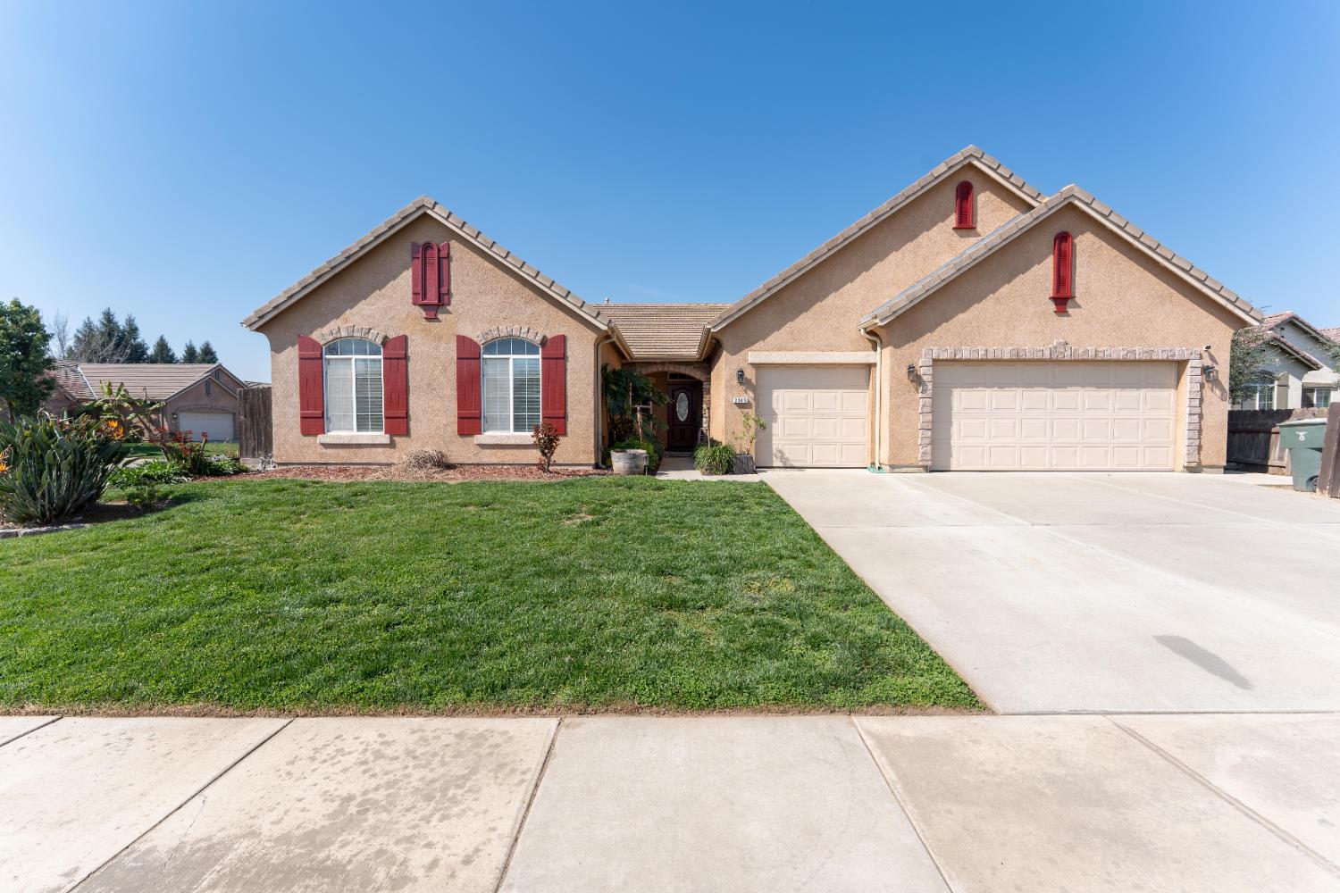 2945 S Arkle St, Visalia, CA 93292