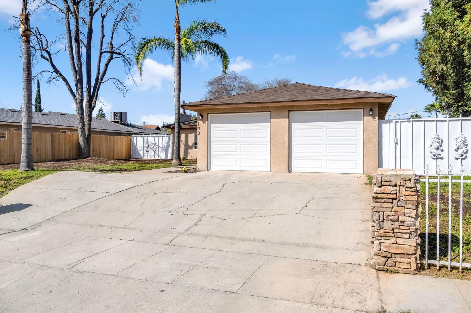 130 W Celeste Ave, Fresno, CA 93704