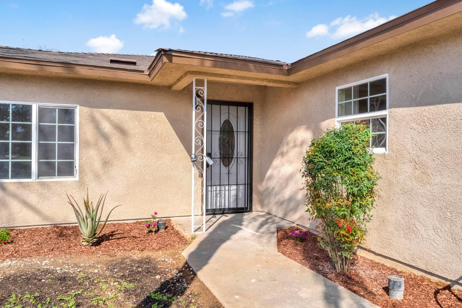 130 W Celeste Ave, Fresno, CA 93704