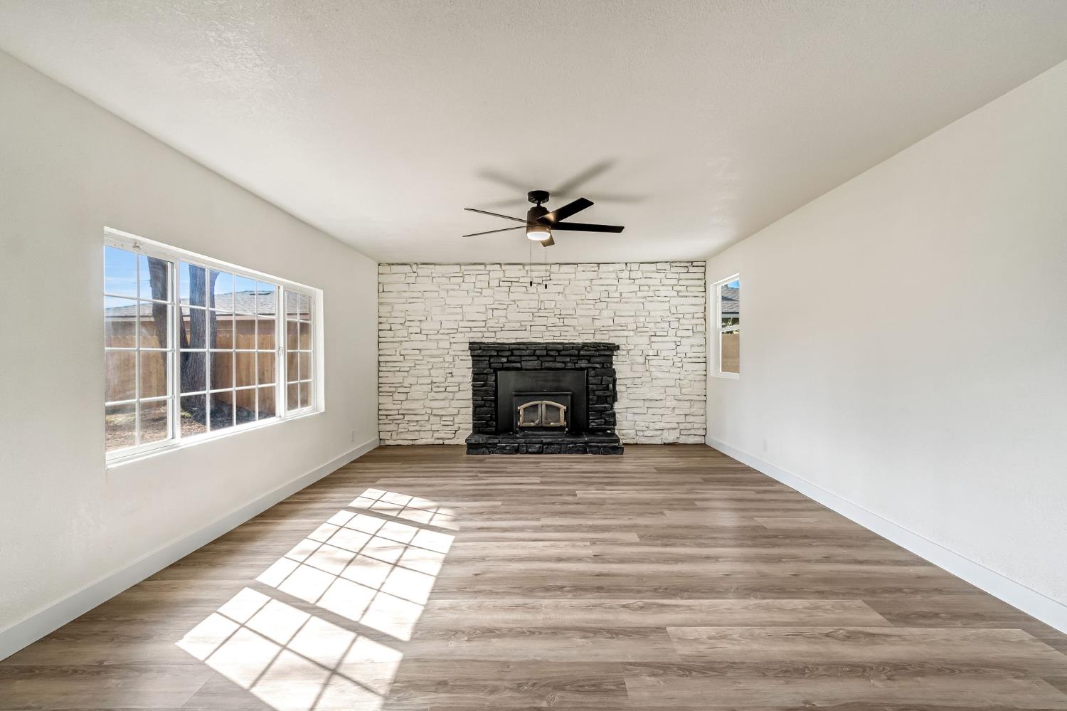 130 W Celeste Ave, Fresno, CA 93704