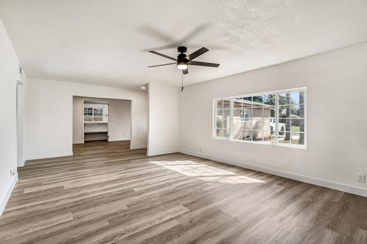 130 W Celeste Ave, Fresno, CA 93704