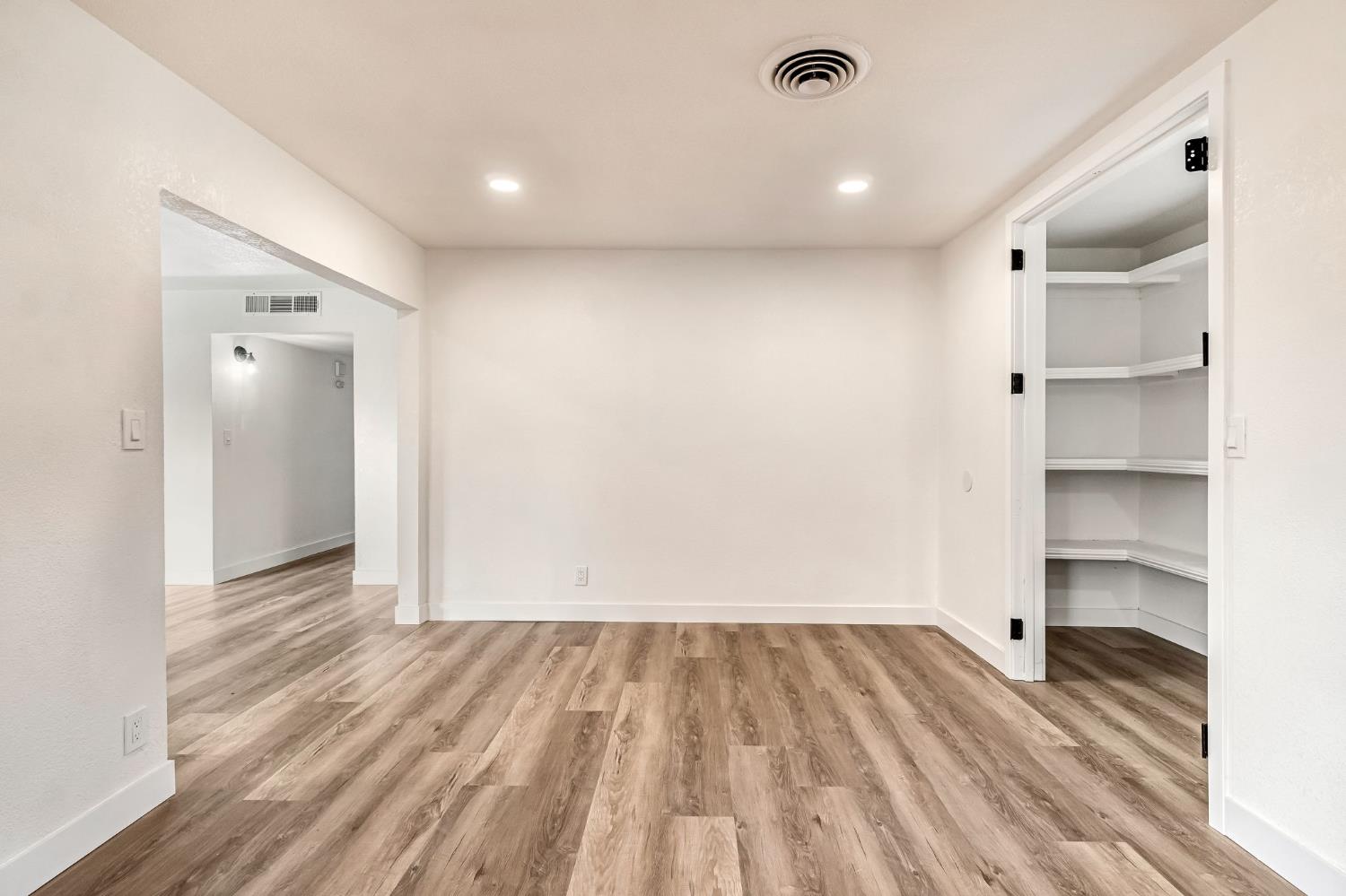 130 W Celeste Ave, Fresno, CA 93704