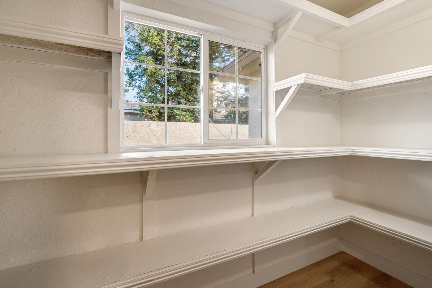 130 W Celeste Ave, Fresno, CA 93704