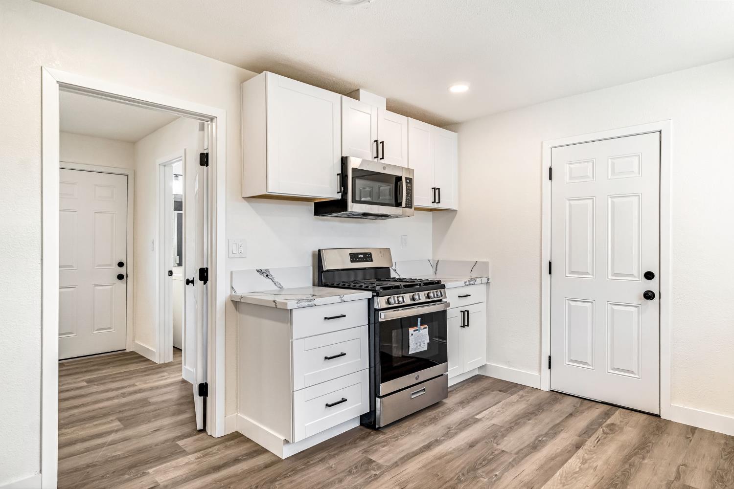 130 W Celeste Ave, Fresno, CA 93704