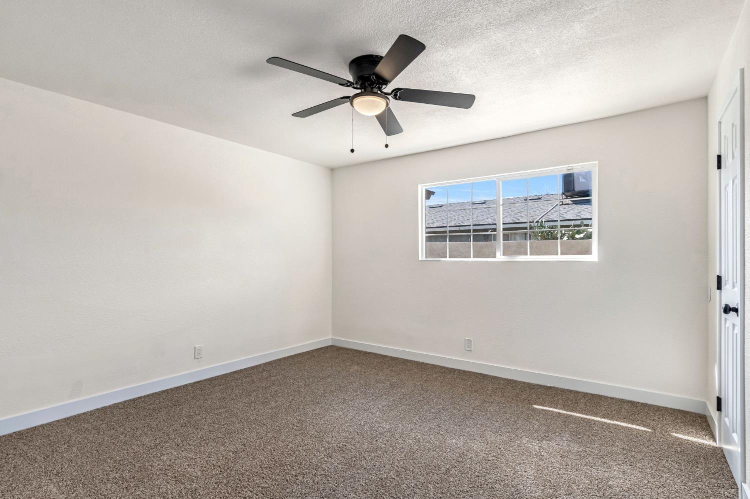 130 W Celeste Ave, Fresno, CA 93704