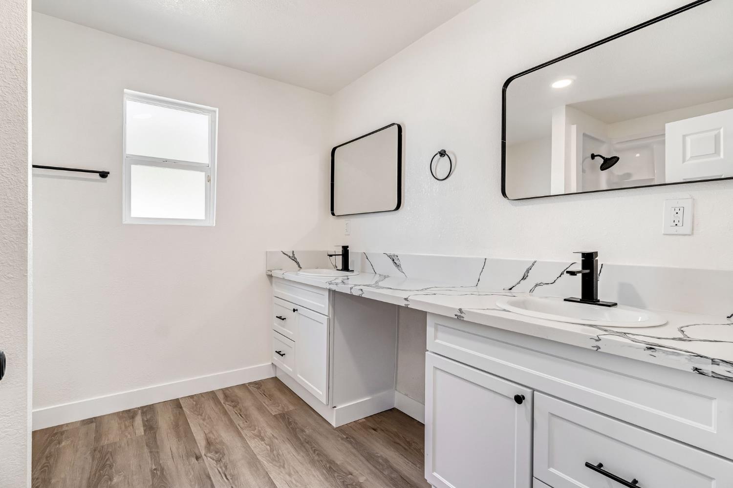 130 W Celeste Ave, Fresno, CA 93704