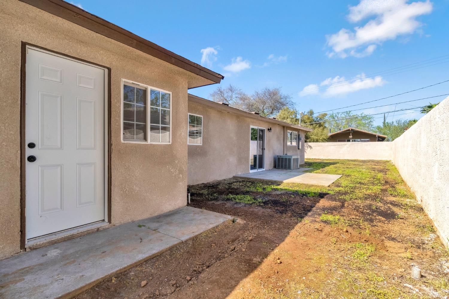 130 W Celeste Ave, Fresno, CA 93704