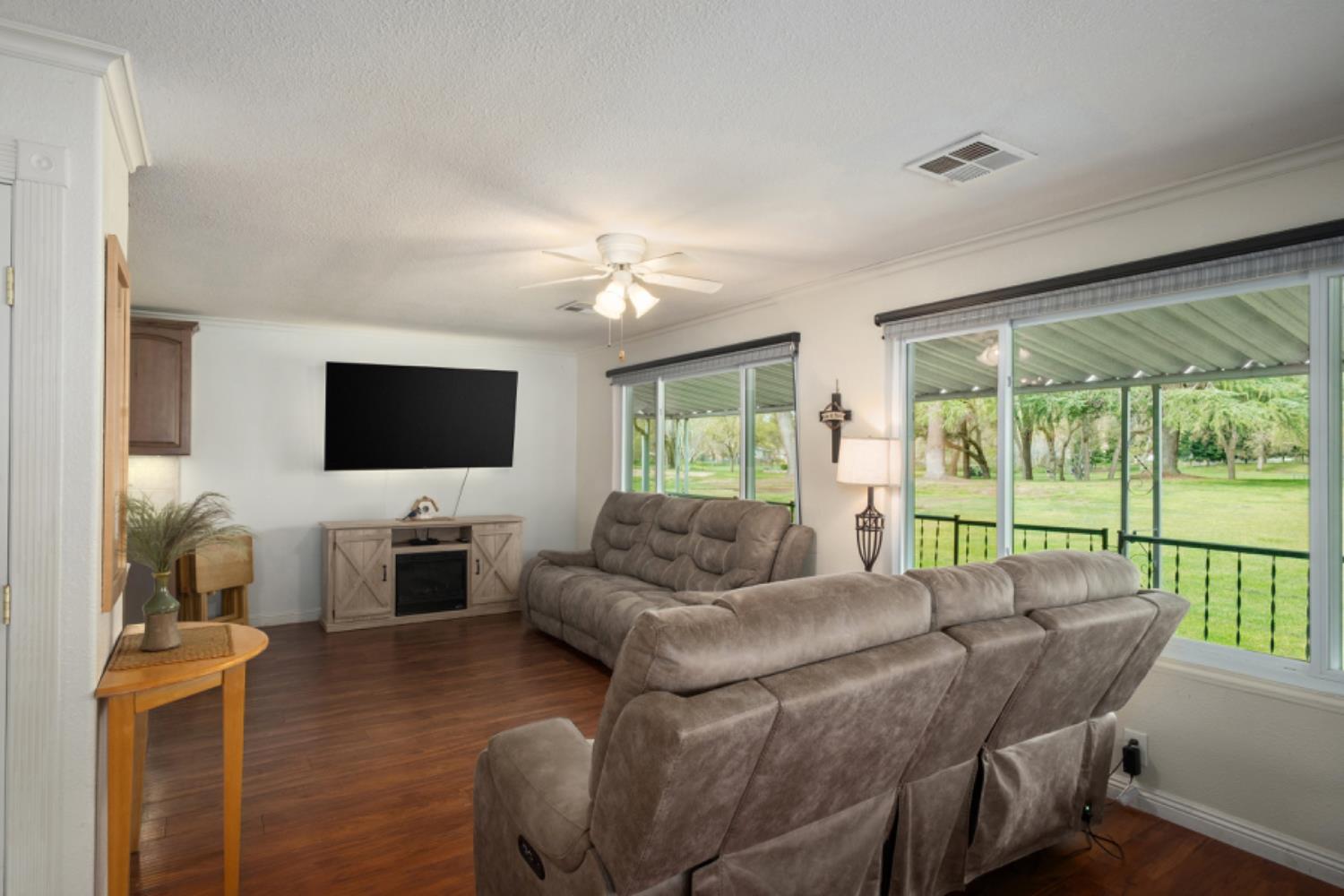 339 N Frankwood Ave #9, Sanger, CA 93657