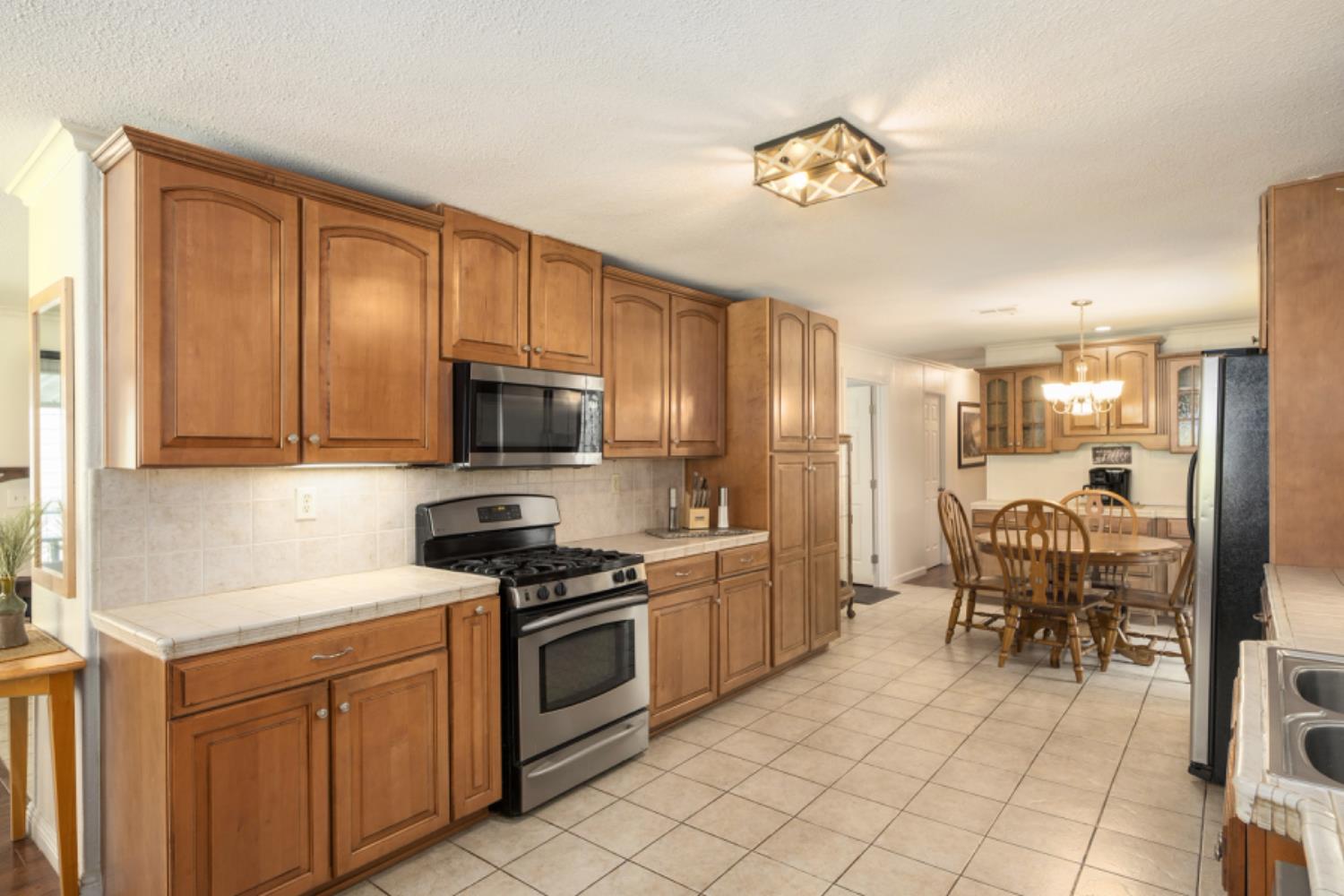 339 N Frankwood Ave #9, Sanger, CA 93657