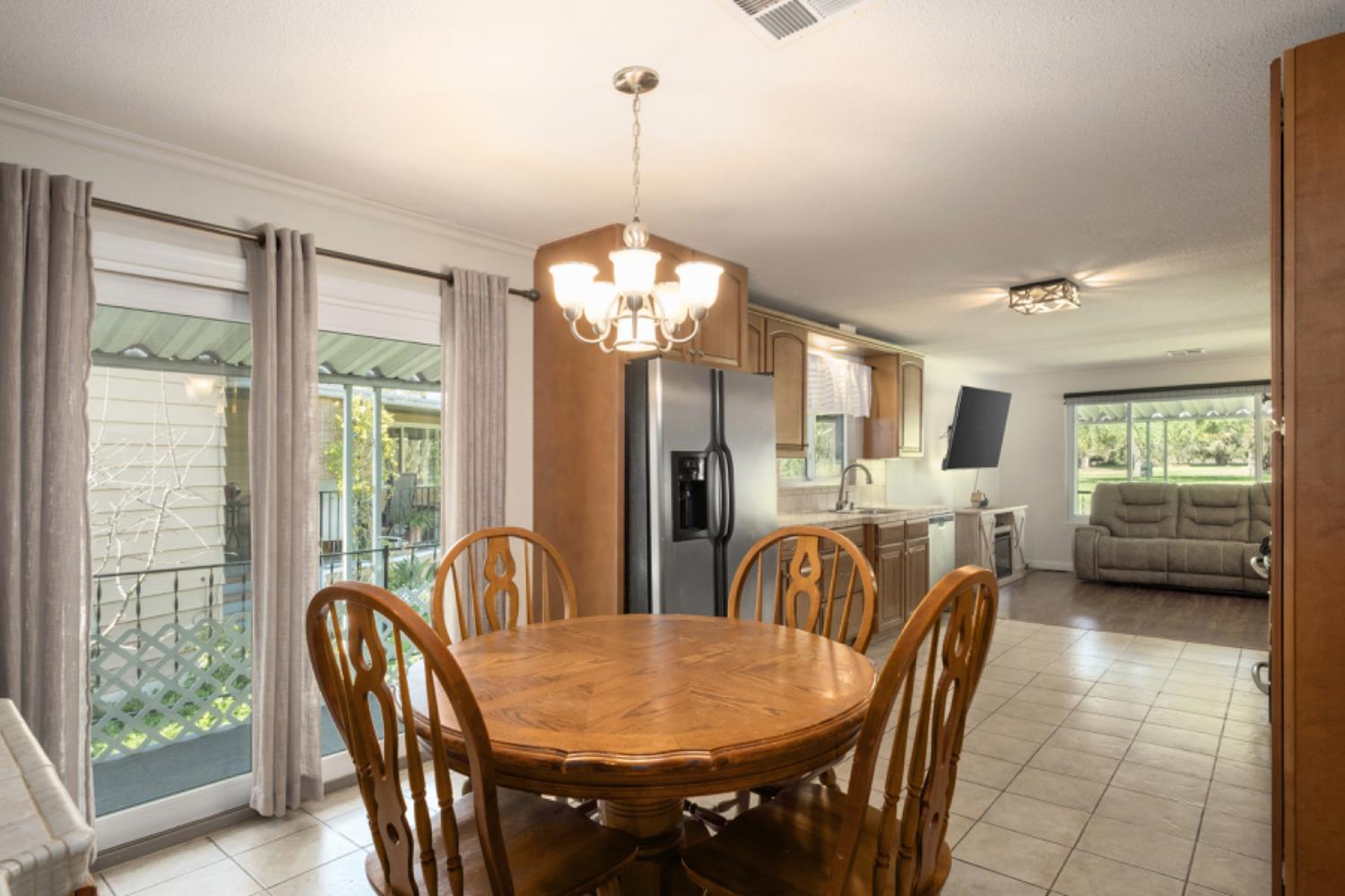 339 N Frankwood Ave #9, Sanger, CA 93657