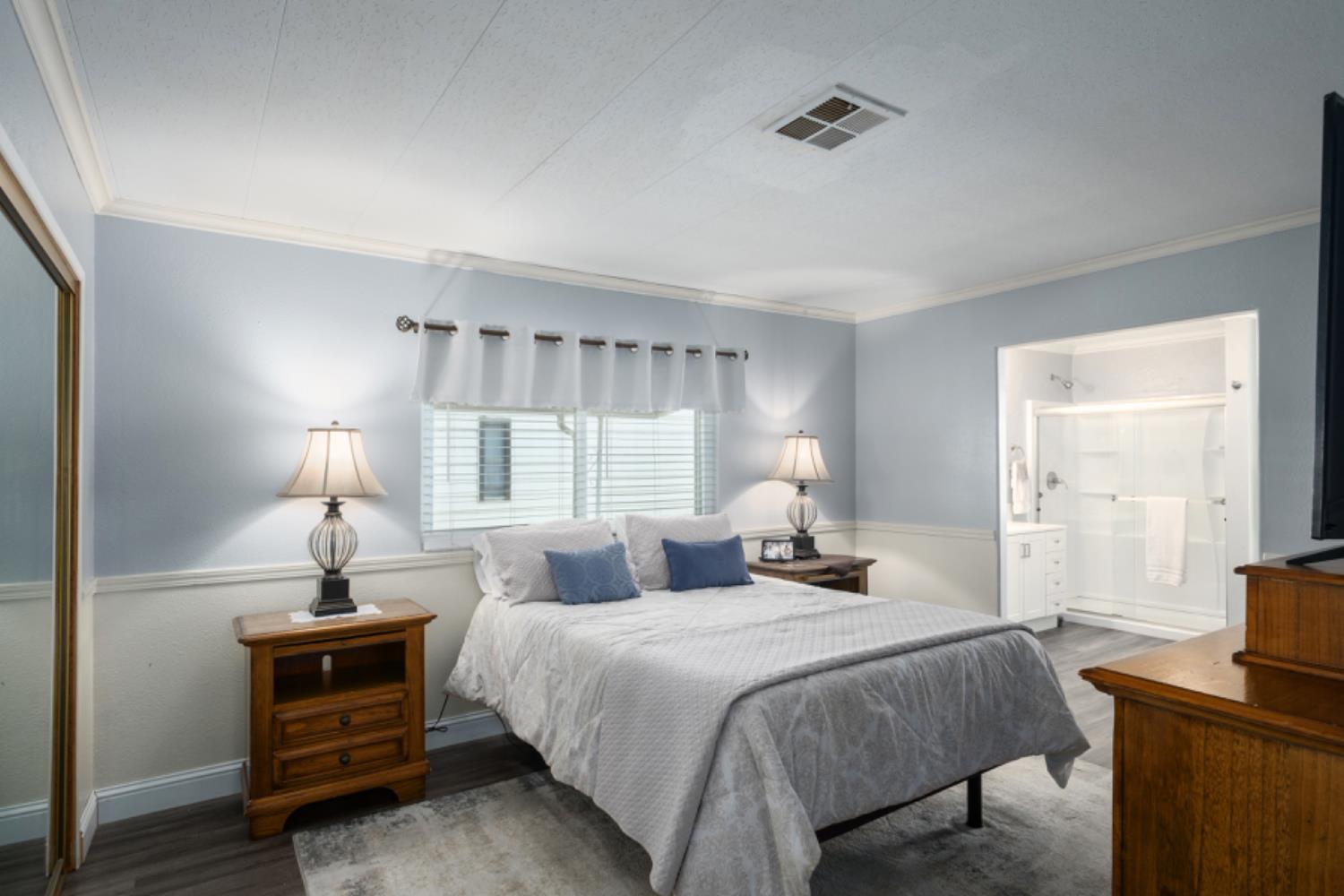 339 N Frankwood Ave #9, Sanger, CA 93657