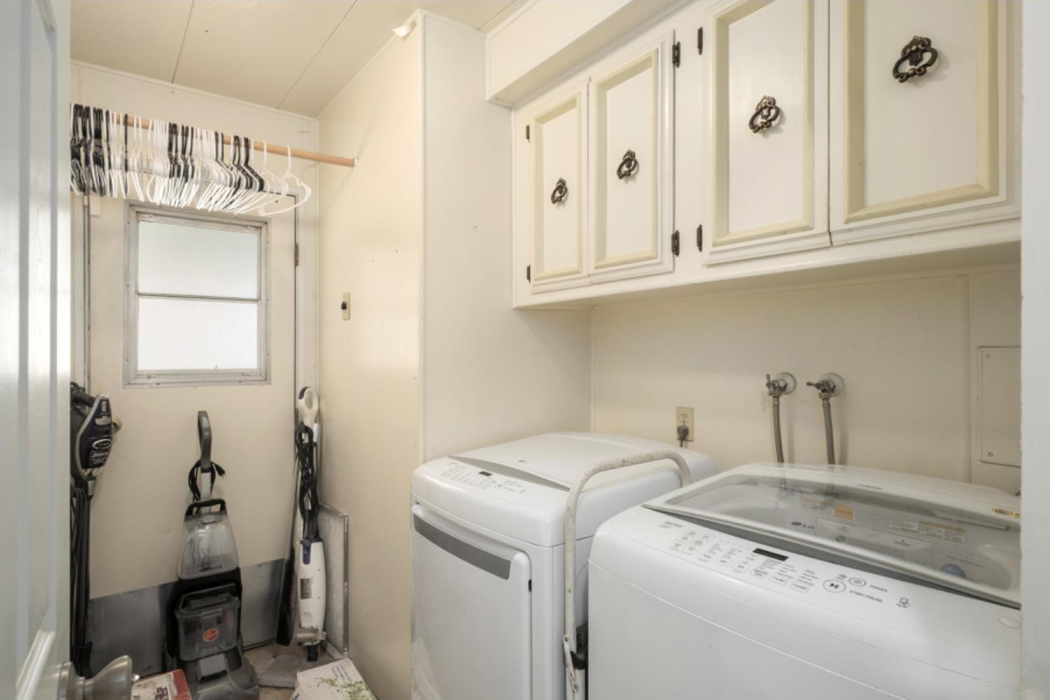 339 N Frankwood Ave #9, Sanger, CA 93657