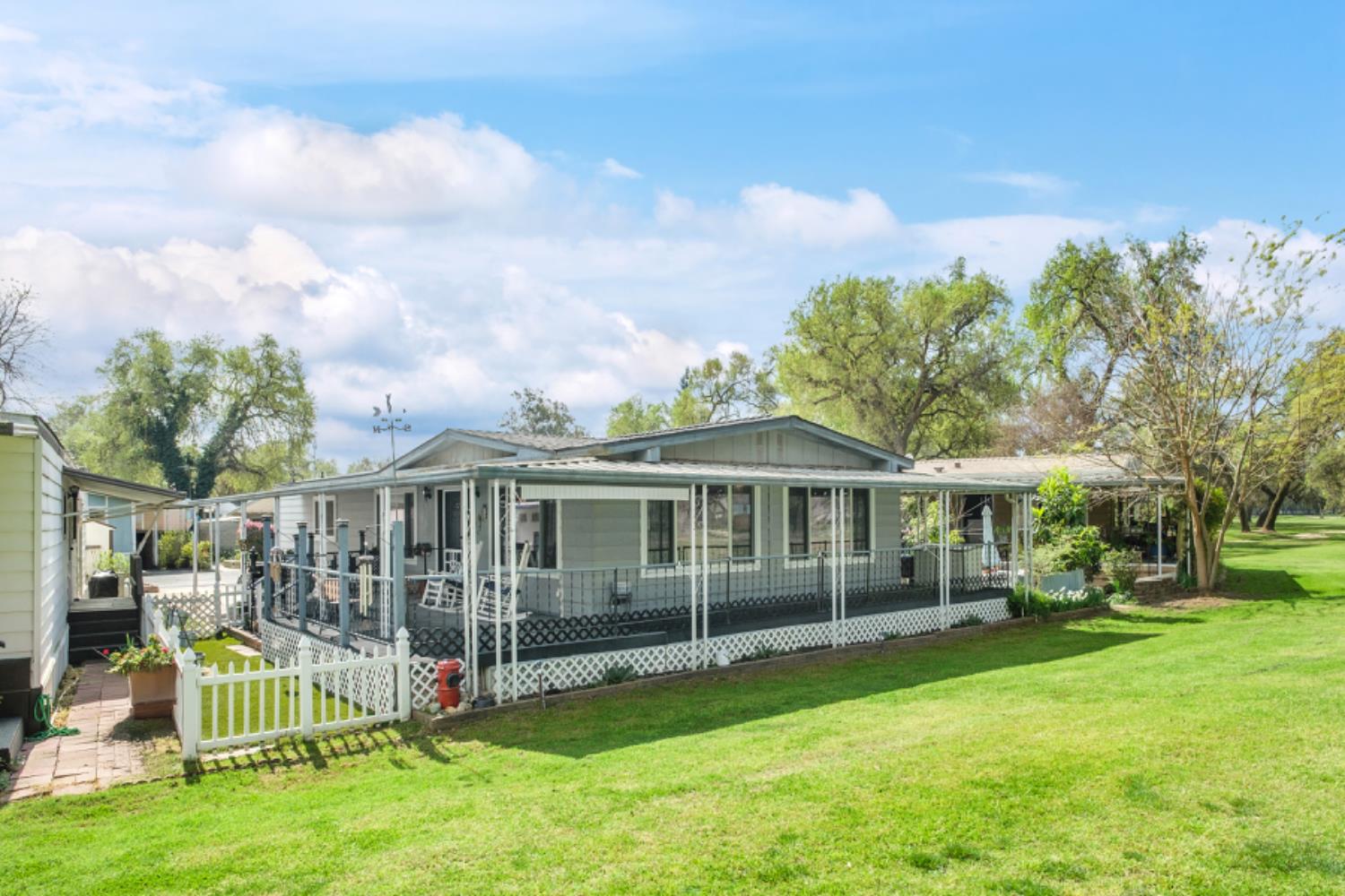 339 N Frankwood Ave #9, Sanger, CA 93657