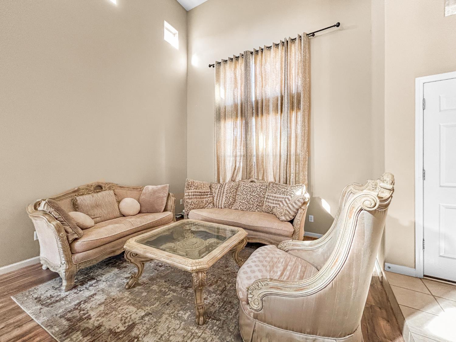 5811 W Cromwell Ave, Fresno, CA 93722