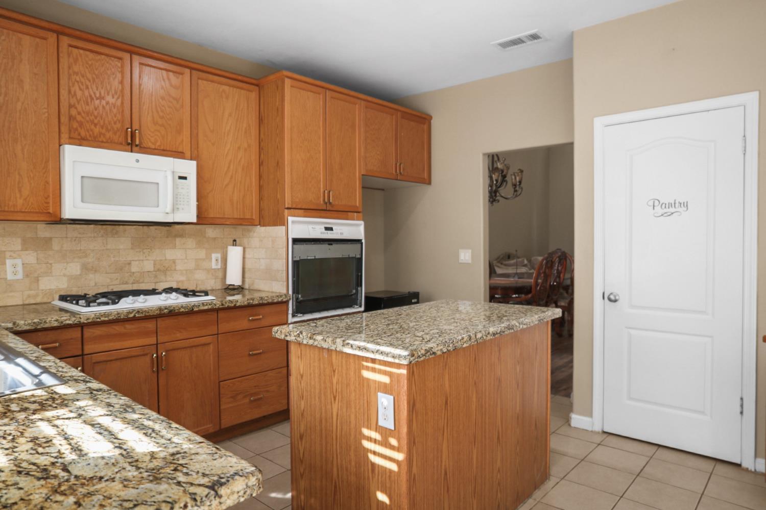 5811 W Cromwell Ave, Fresno, CA 93722