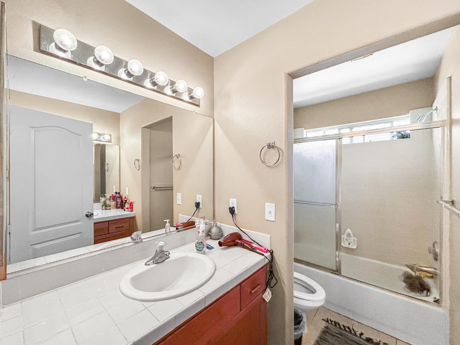 5811 W Cromwell Ave, Fresno, CA 93722