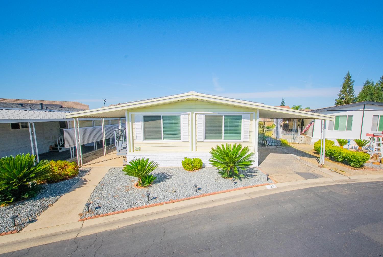 371 Bethel Ave #24, Sanger, CA 93657