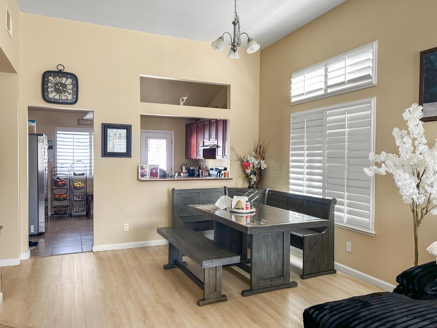 6664 N Katy Ln, Fresno, CA 93722