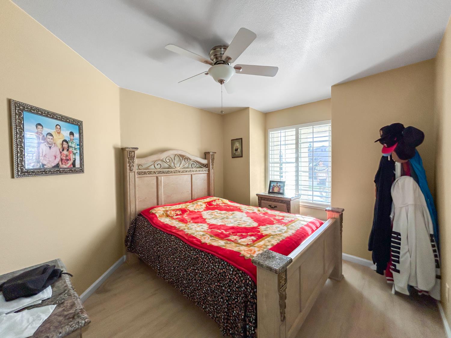 6664 N Katy Ln, Fresno, CA 93722