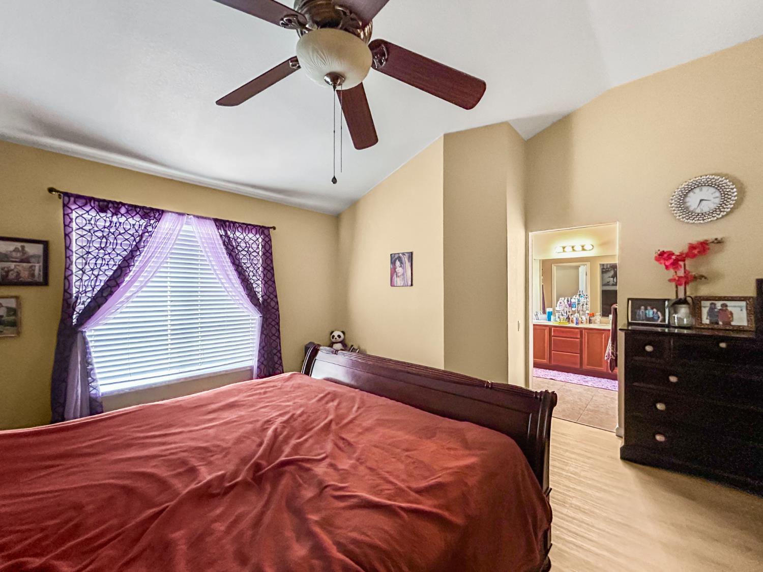 6664 N Katy Ln, Fresno, CA 93722