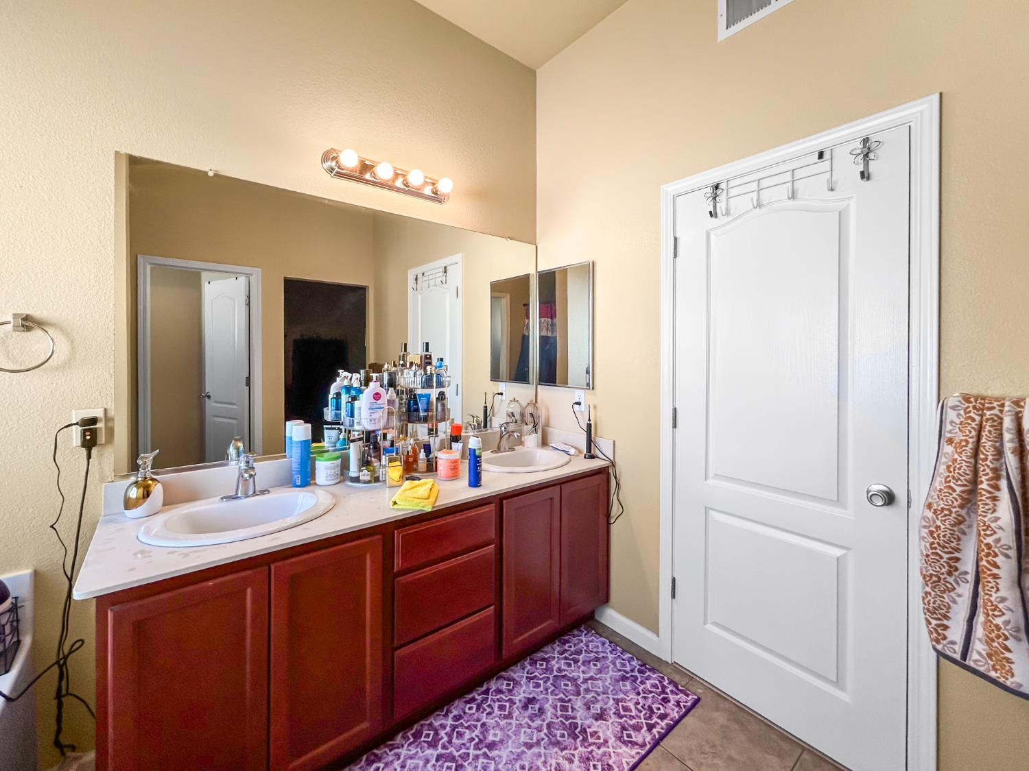 6664 N Katy Ln, Fresno, CA 93722