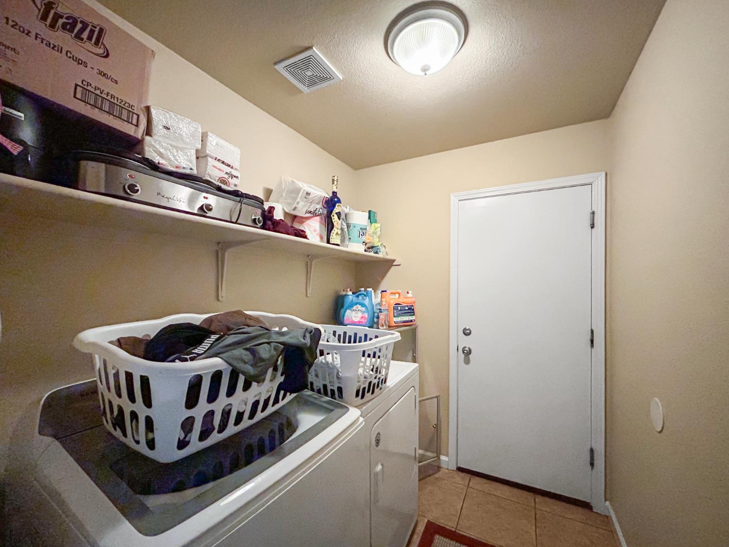 6664 N Katy Ln, Fresno, CA 93722