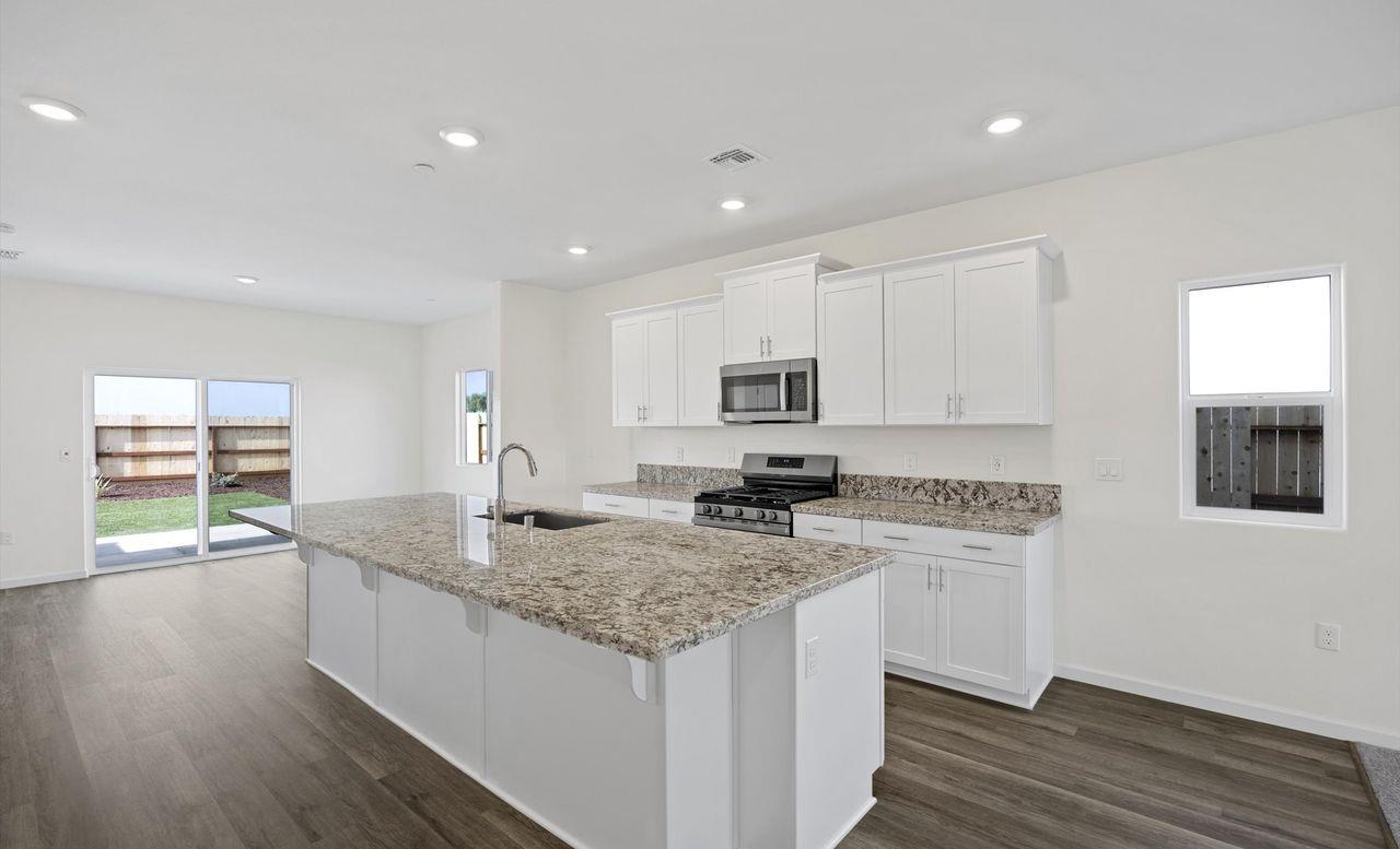 890 S Philip Ave, Fowler, CA 93625