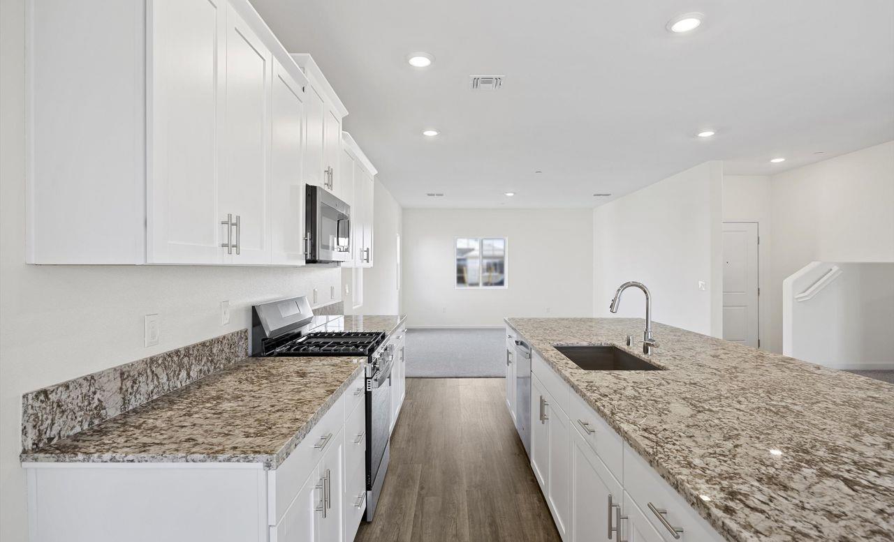 890 S Philip Ave, Fowler, CA 93625