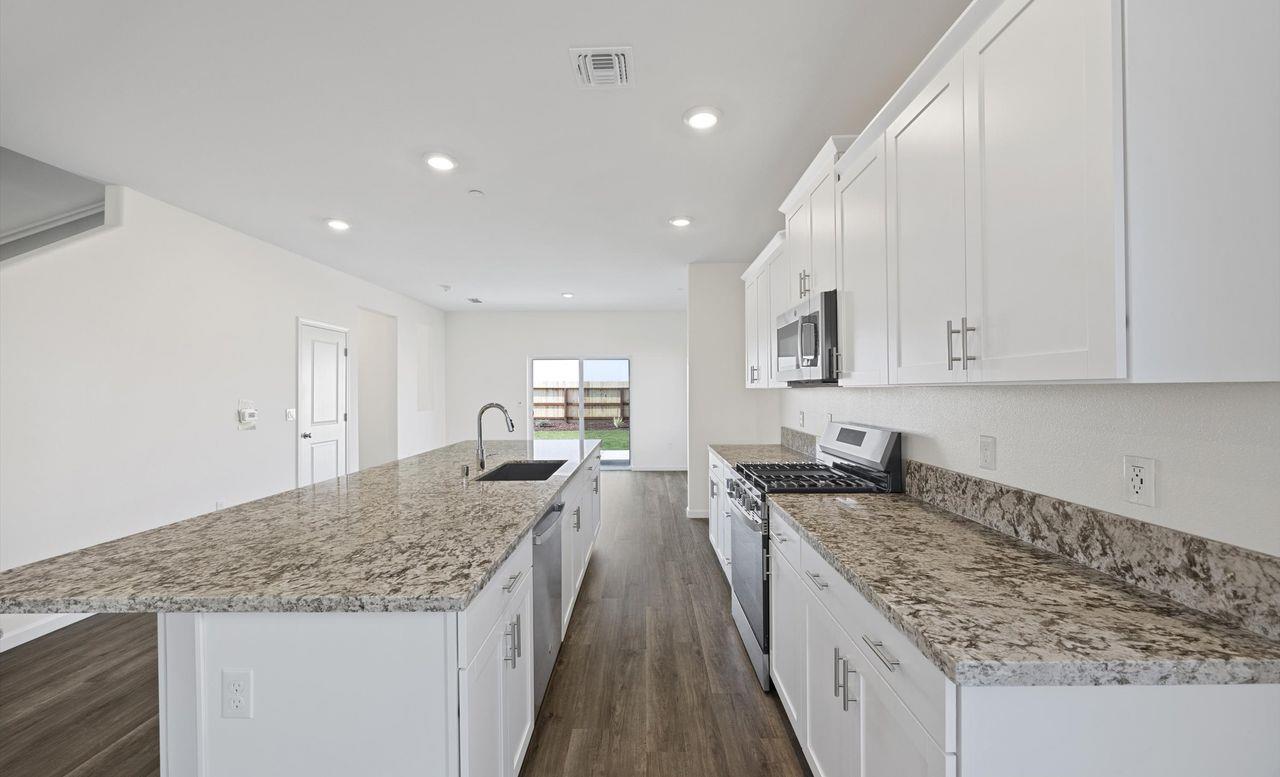 890 S Philip Ave, Fowler, CA 93625