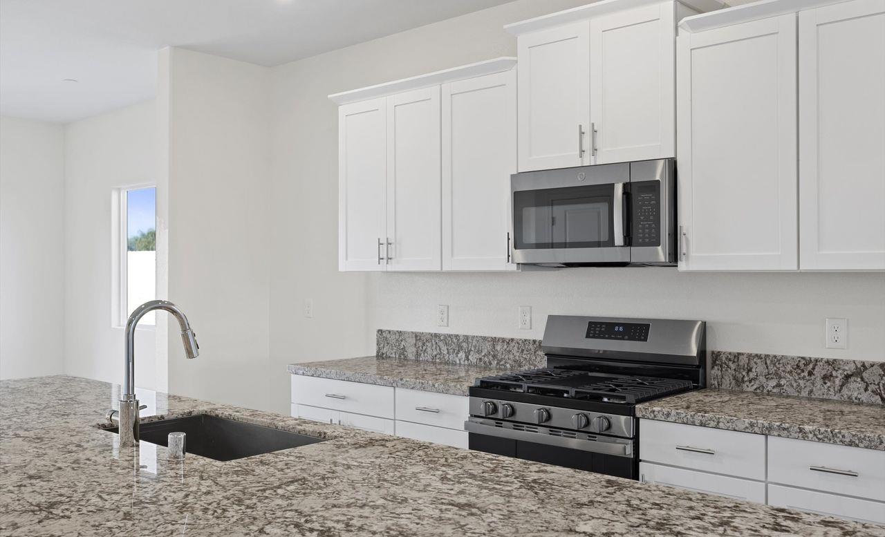 890 S Philip Ave, Fowler, CA 93625